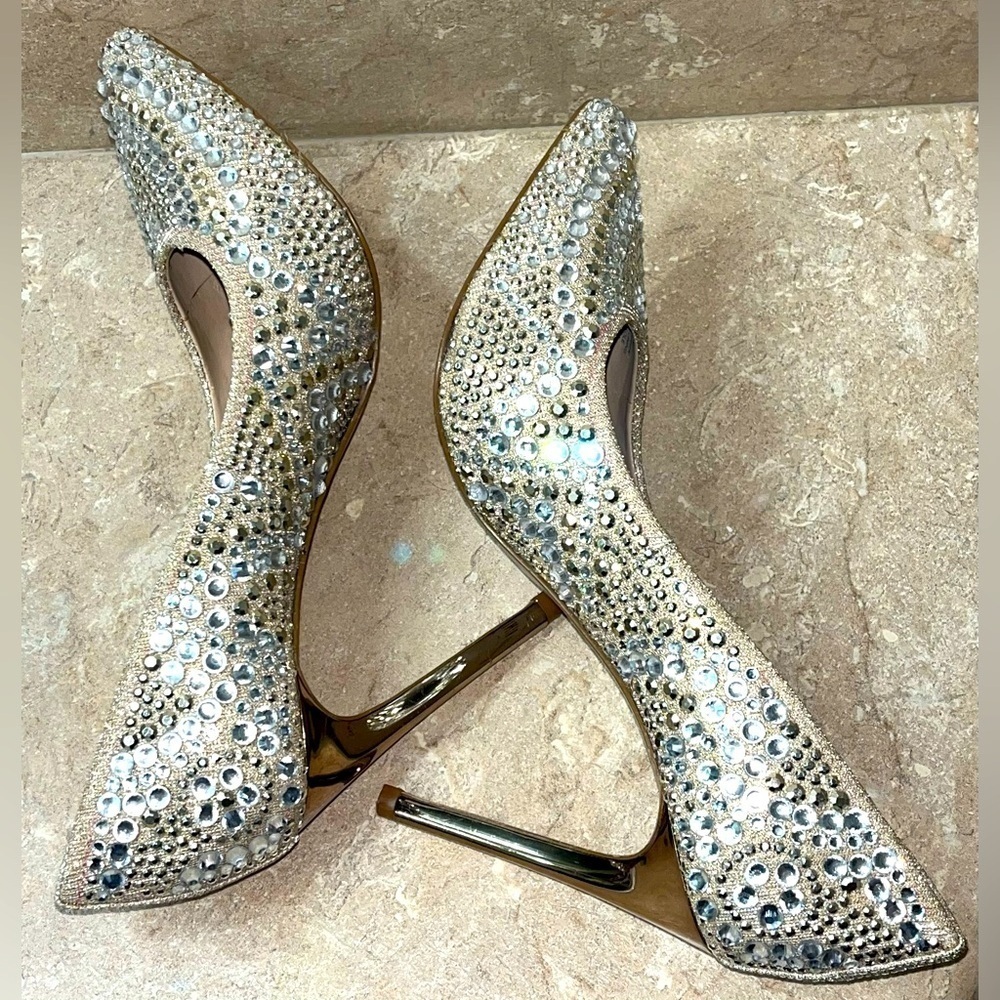 Gianni Bini Zebbi Jeweled Pointed Toe Stiletto Bridal Heels, Size 7.5M - Picture 4 of 14